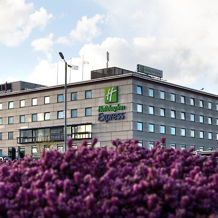 Holiday Inn Express Bradford City Centre By Ihg Exterior photo