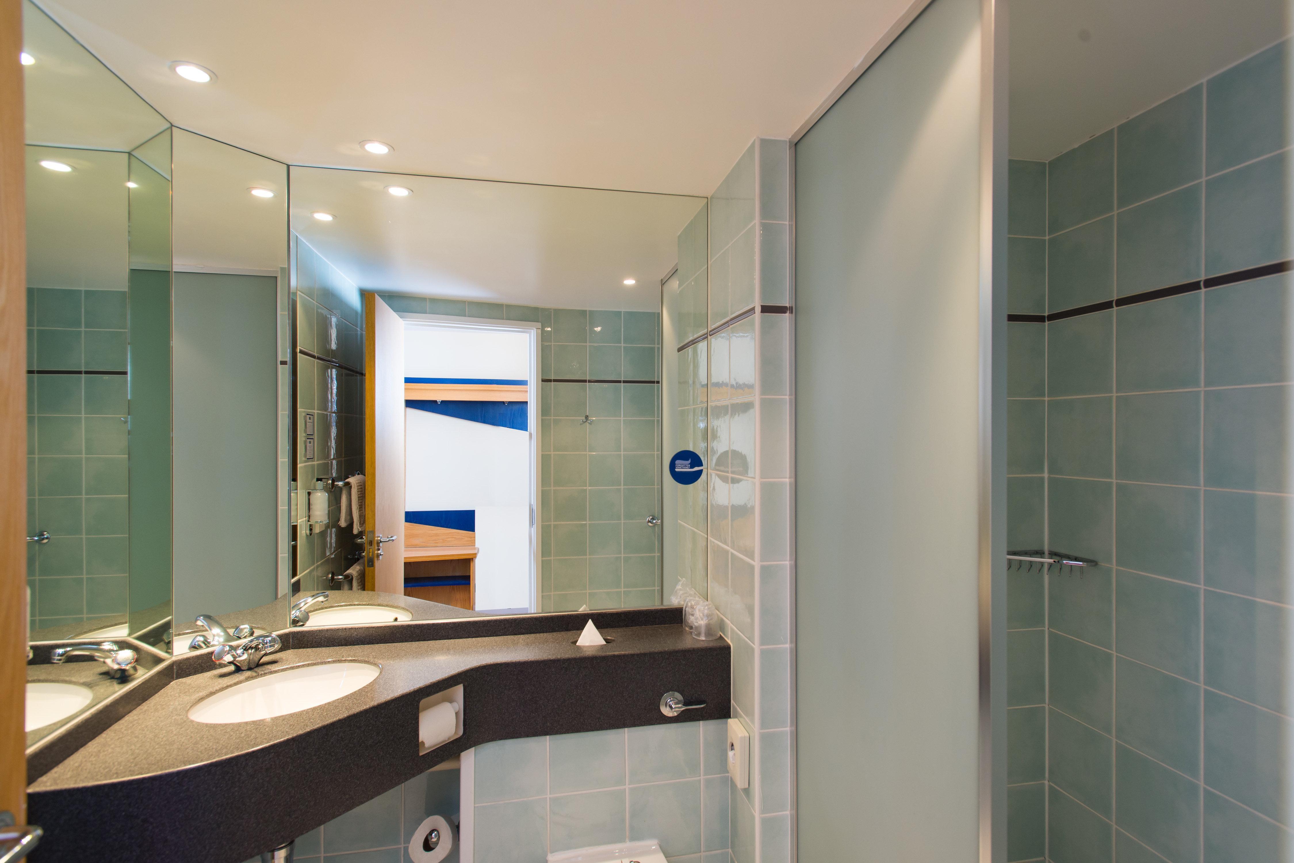 Holiday Inn Express Bradford City Centre By Ihg Exterior photo