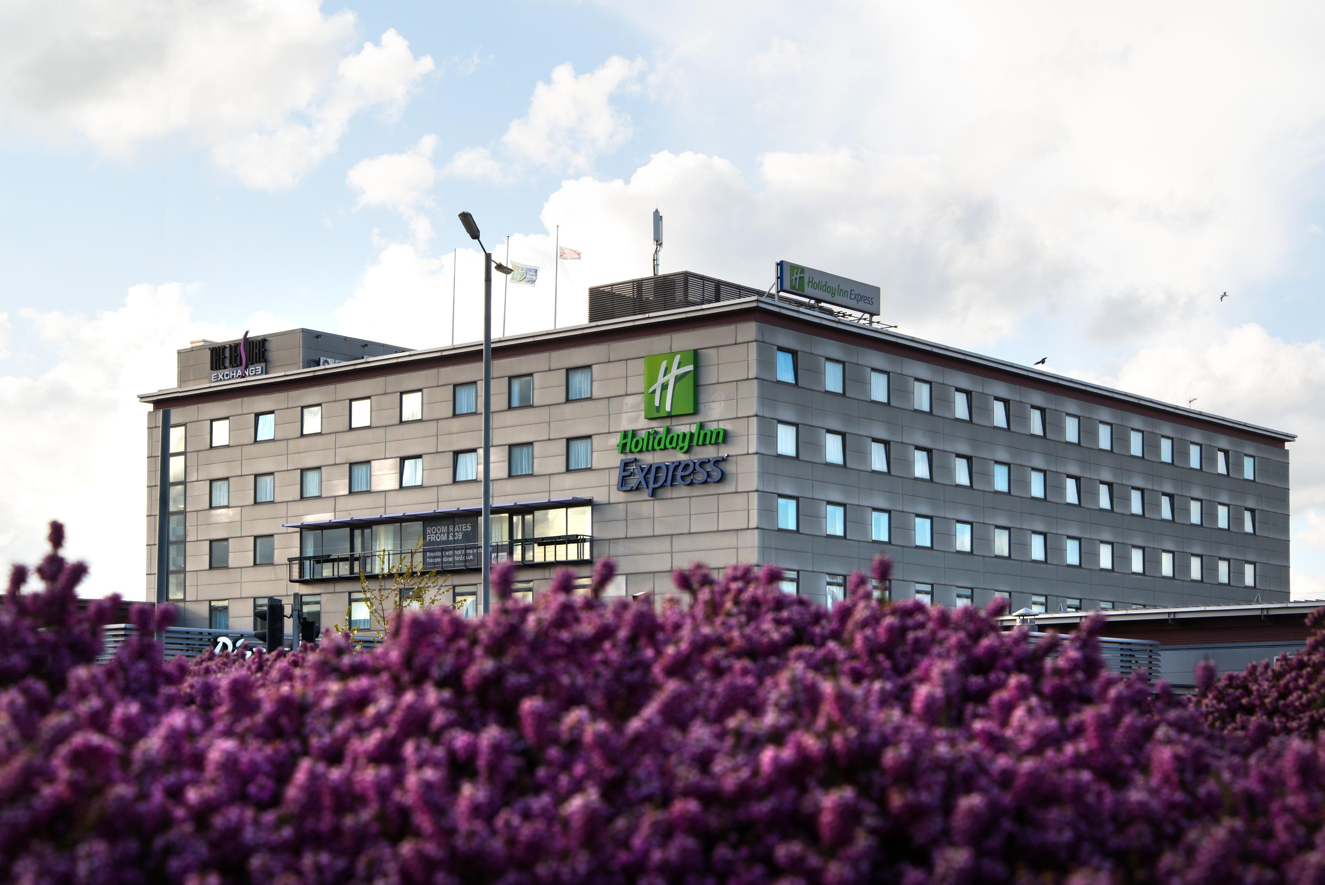 Holiday Inn Express Bradford City Centre By Ihg Exterior photo