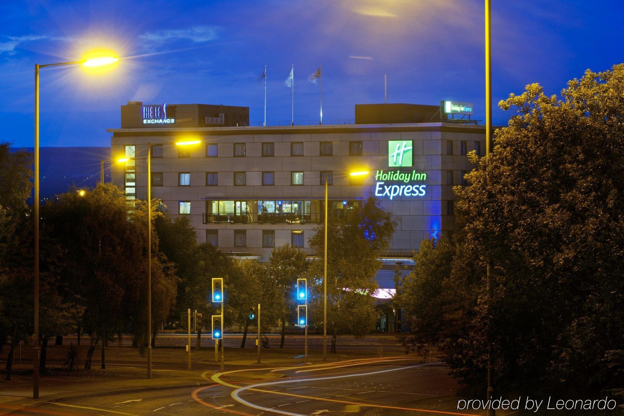 Holiday Inn Express Bradford City Centre By Ihg Exterior photo