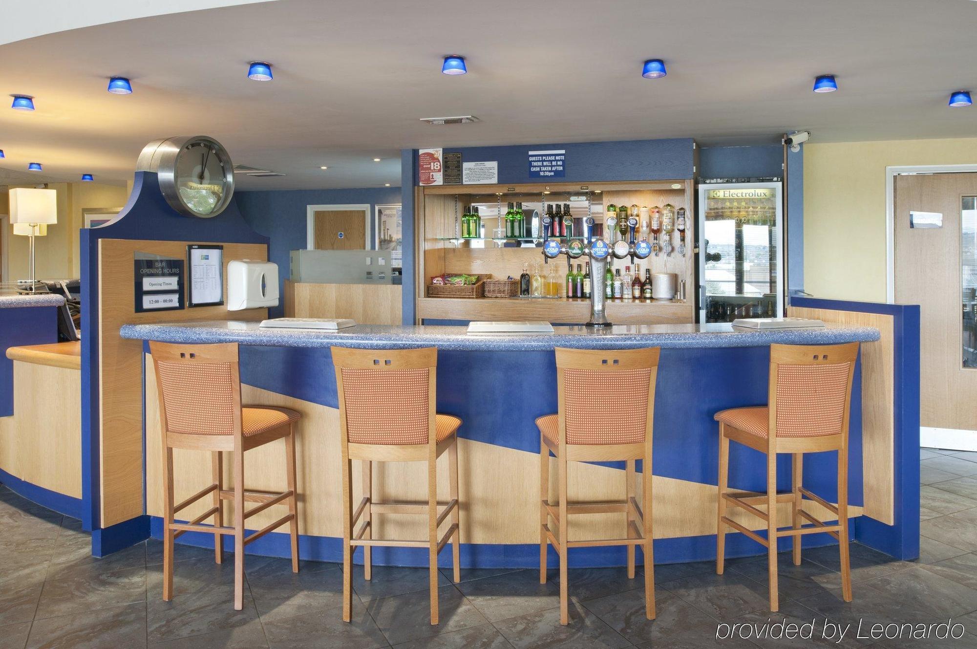 Holiday Inn Express Bradford City Centre By Ihg Exterior photo