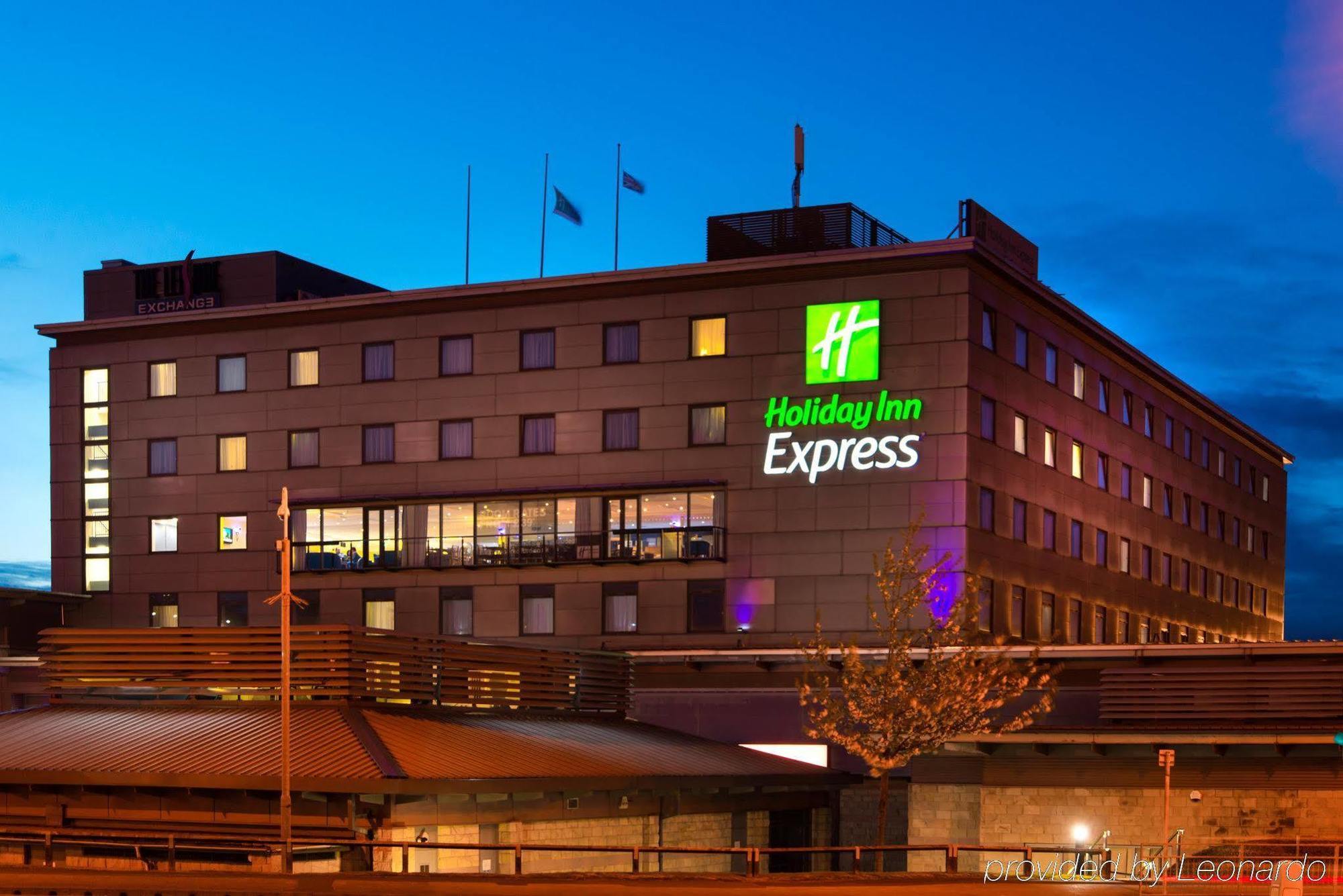 Holiday Inn Express Bradford City Centre By Ihg Exterior photo
