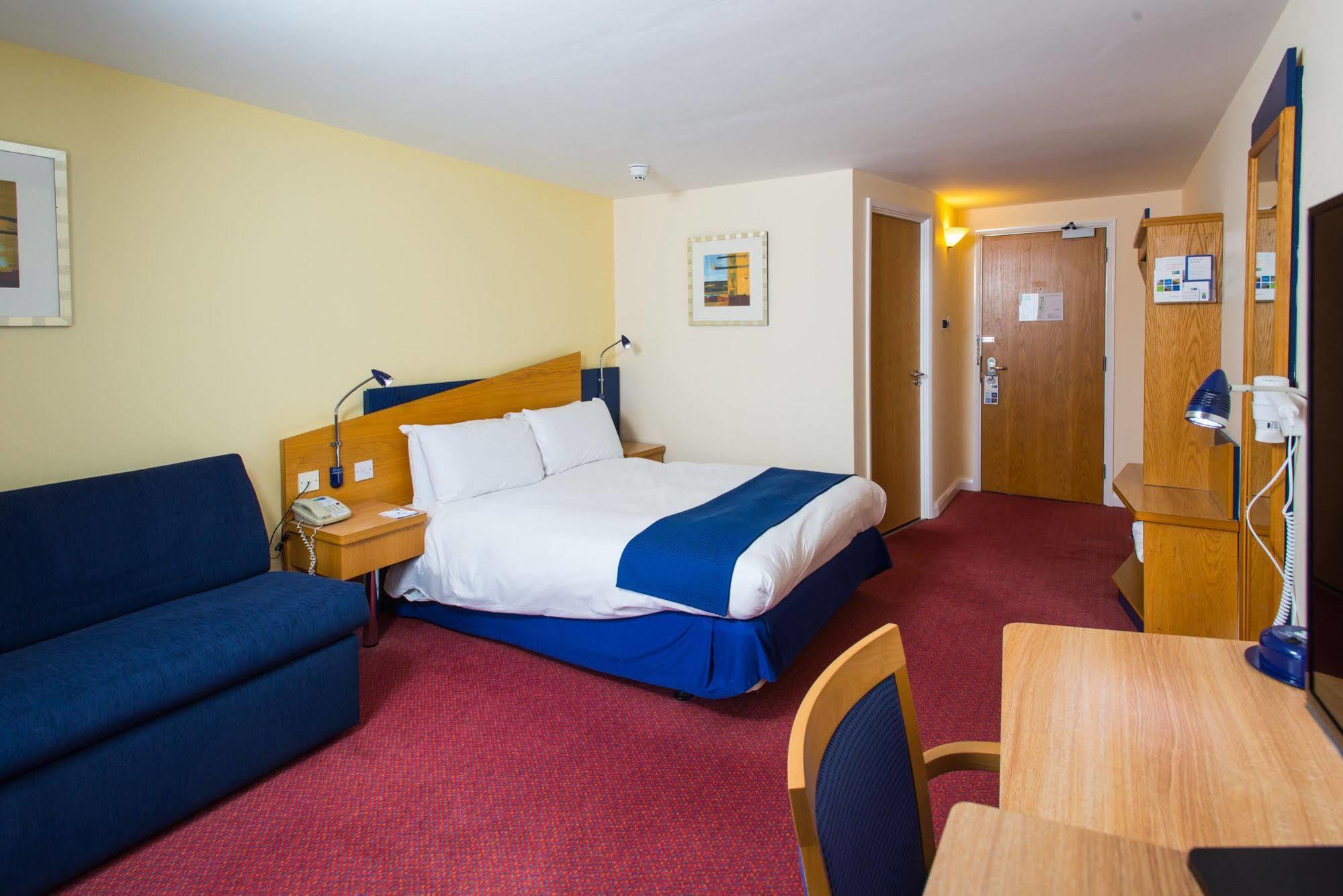 Holiday Inn Express Bradford City Centre By Ihg Exterior photo