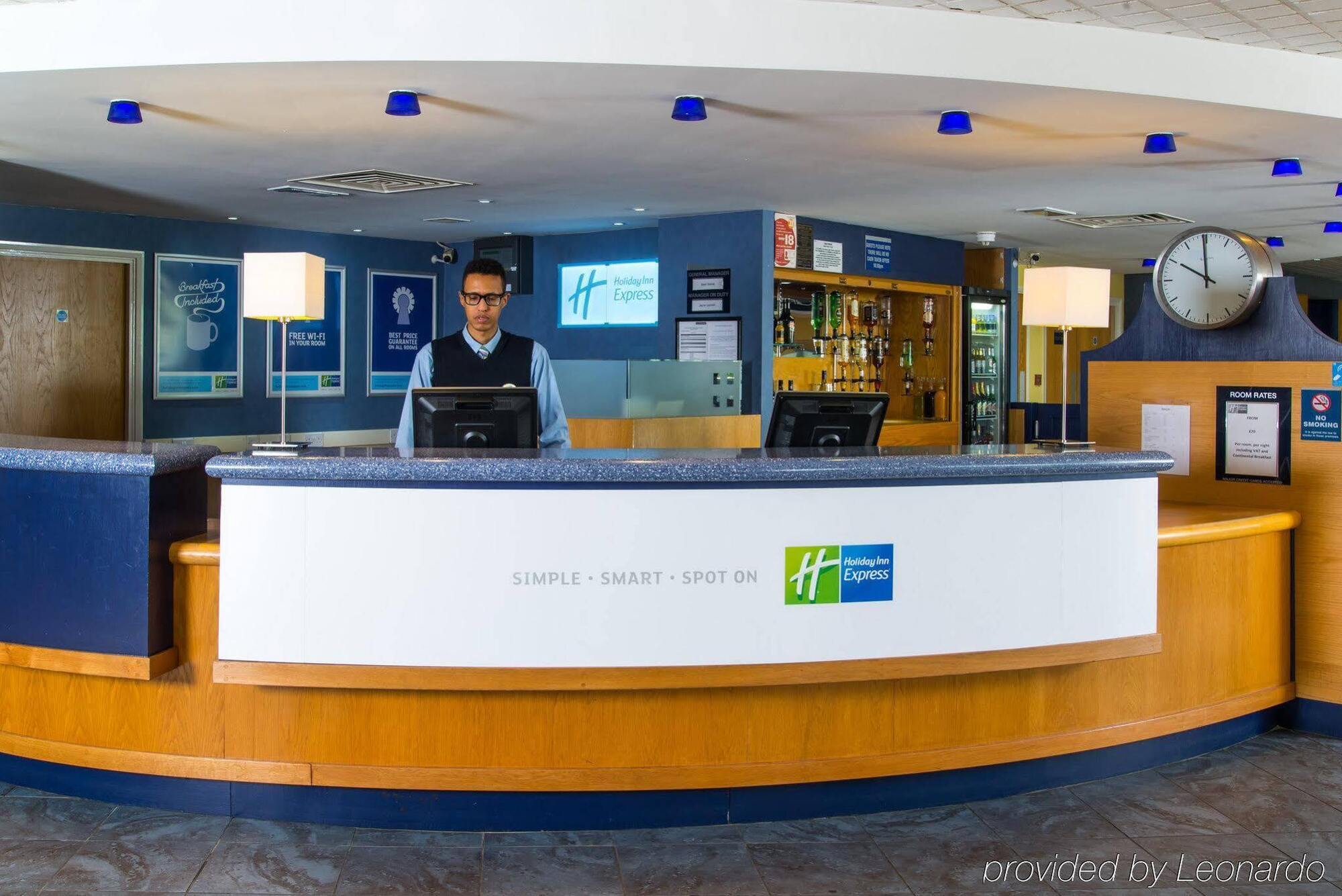 Holiday Inn Express Bradford City Centre By Ihg Exterior photo